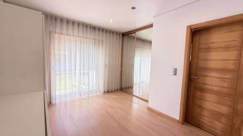 MORADIA T3 C/ NOVA - À ENTRADA DA CIDADE