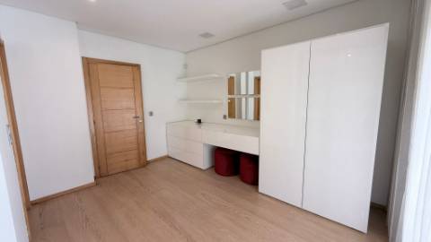 MORADIA T3 C/ NOVA - À ENTRADA DA CIDADE