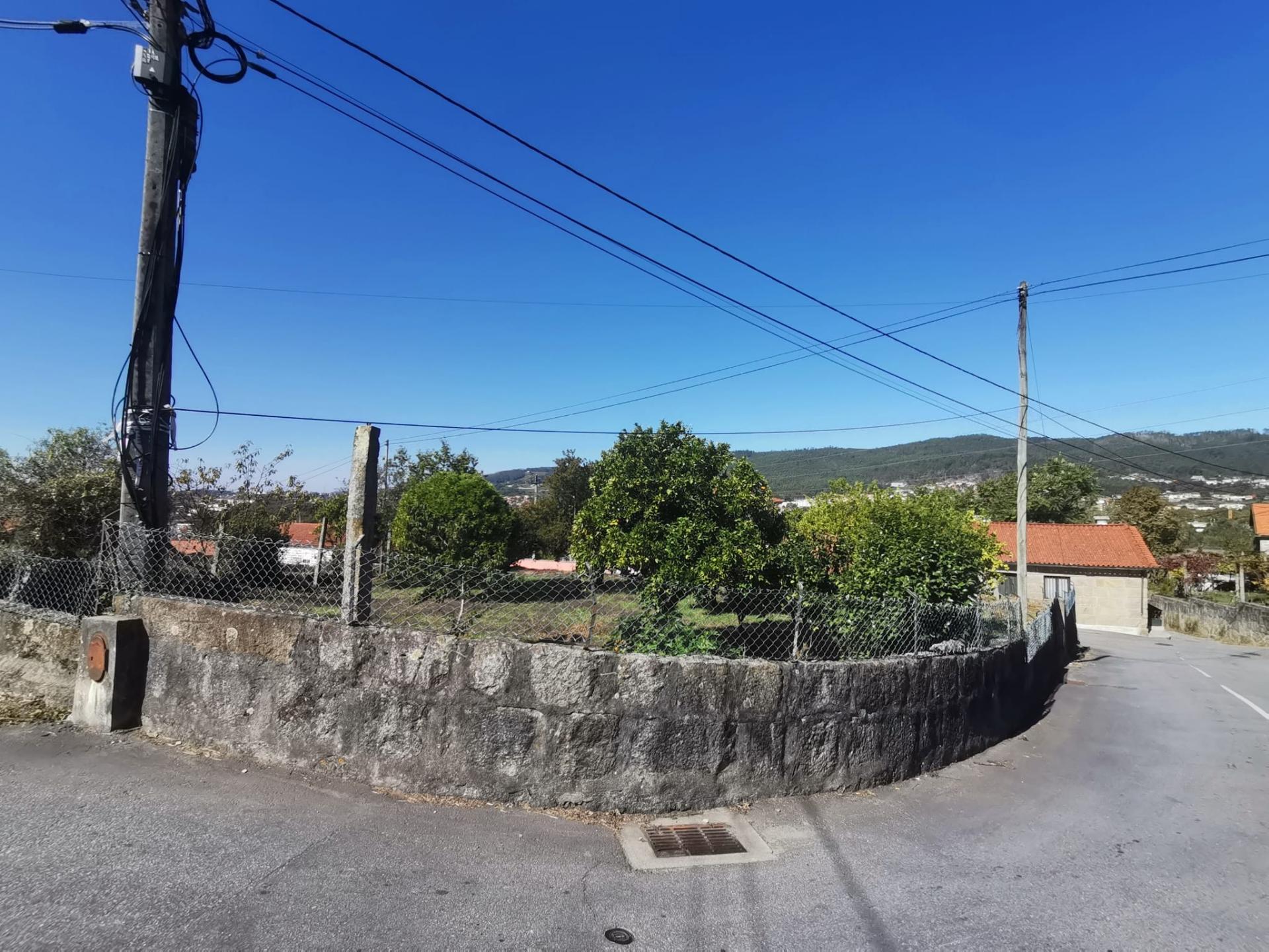 Terreno - Mogege
