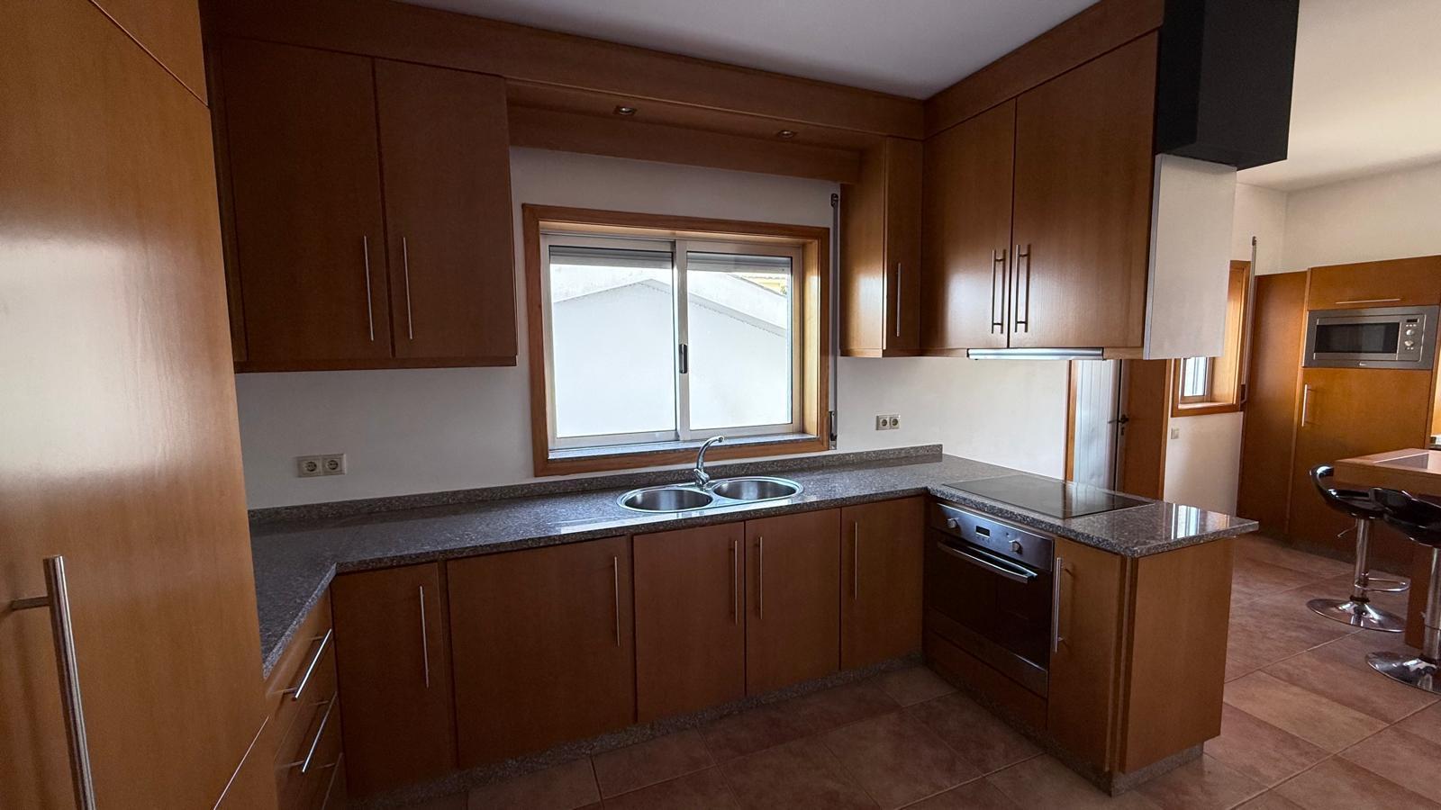 MORADIA INDIVIDUAL TERREA