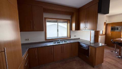 MORADIA INDIVIDUAL TERREA