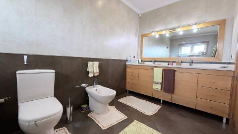 MORADIA INDIVIDUAL TERREA