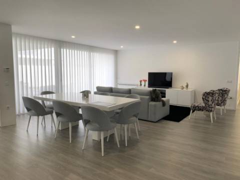 MORADIA T3 + 1 C/ NOVA - GAVIÃO