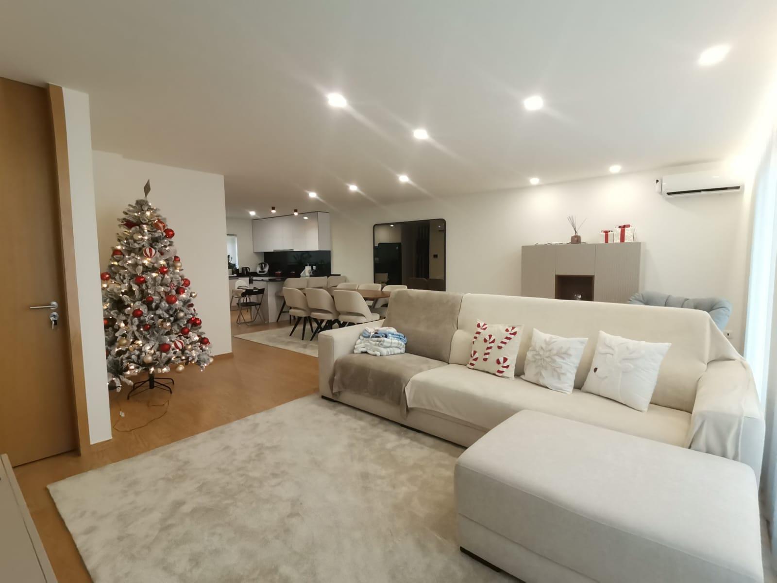 MORADIA T3 C/ NOVA - CAVALÕES