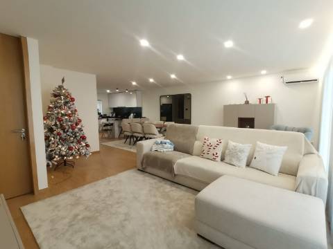 MORADIA T3 C/ NOVA - CAVALÕES