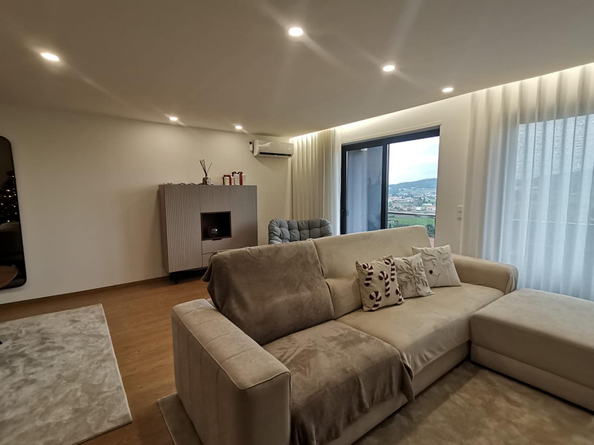 MORADIA T3 C/ NOVA - CAVALÕES