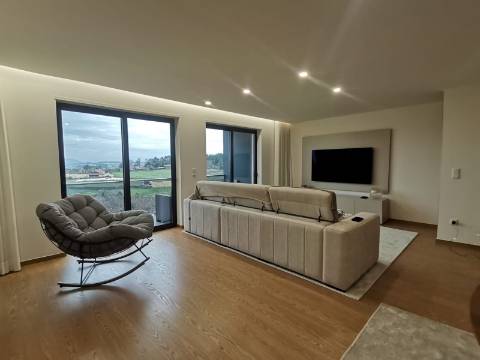 MORADIA T3 C/ NOVA - CAVALÕES