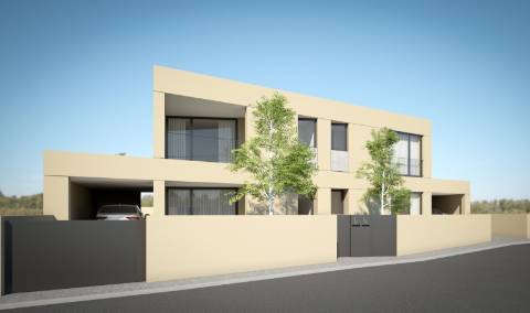 Moradia T3 de 3 frentes - Nova