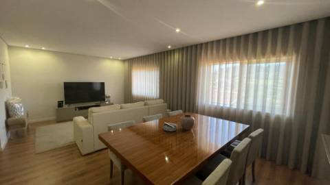 APARTAMENTO T3 C/ NOVO - Junto ao Centro - Talvai