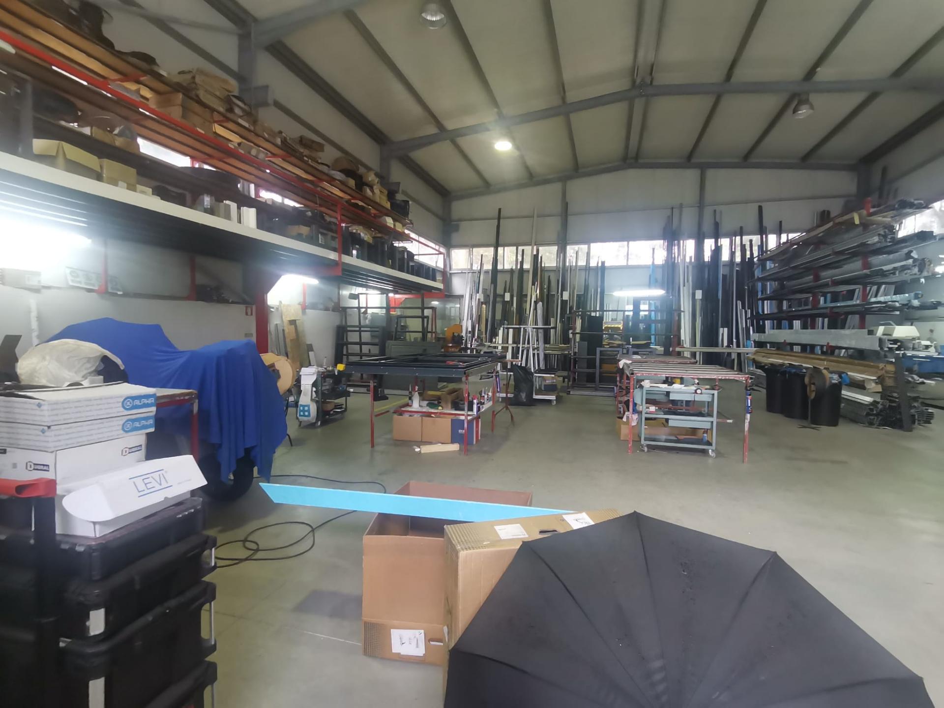 Pavilhão industrial c/ 330m2