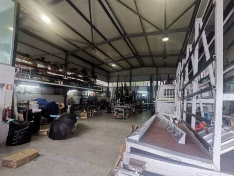 Pavilhão industrial c/ 330m2