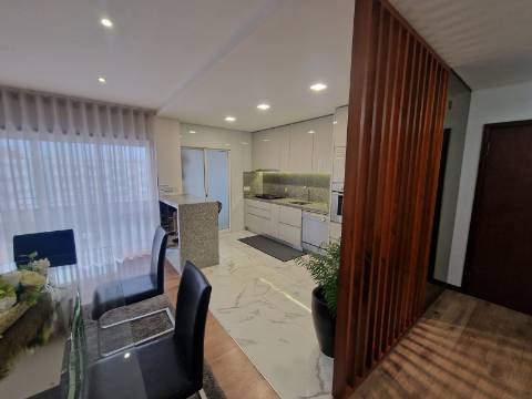 APARTAMENTO T3 C/ NOVO - Junto ao Centro - Talvai