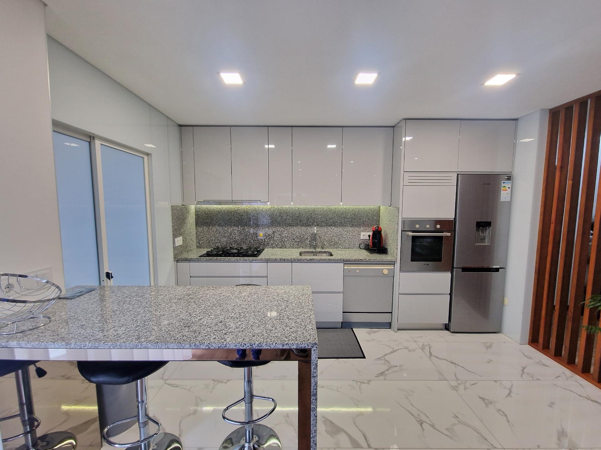 APARTAMENTO T3 C/ NOVO - Junto ao Centro - Talvai