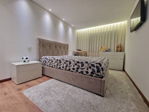 APARTAMENTO T3 C/ NOVO - Junto ao Centro - Talvai