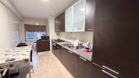 APARTAMENTO T3 C/ NOVO - Junto ao Centro - Zona Privilegiada