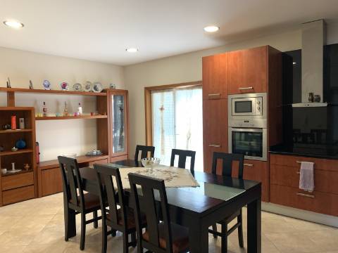 MORADIA T3+1 c/ Nova