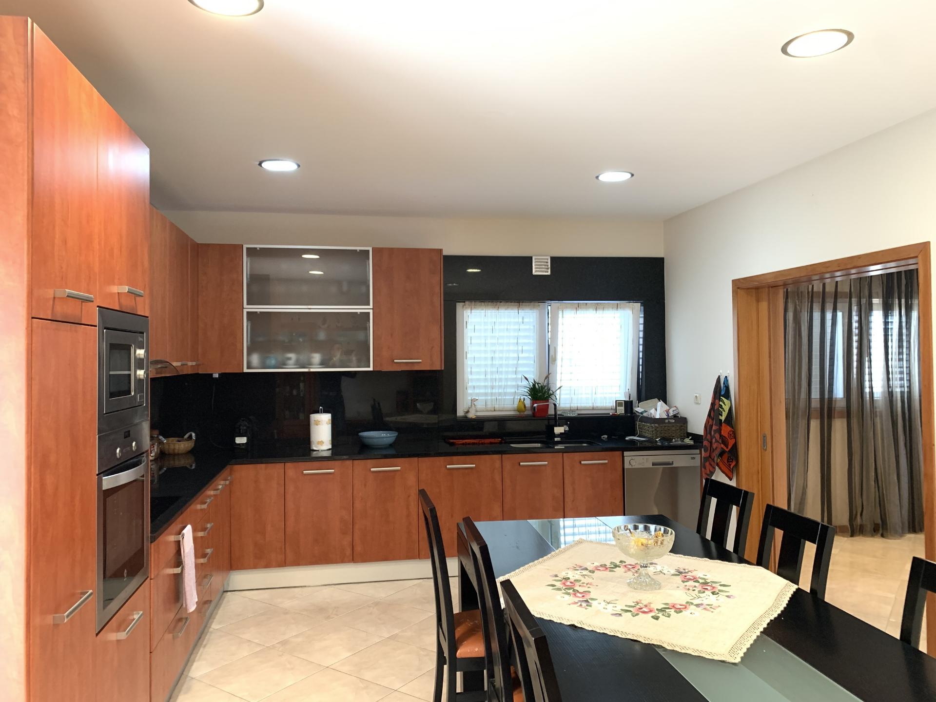 MORADIA T3+1 c/ Nova