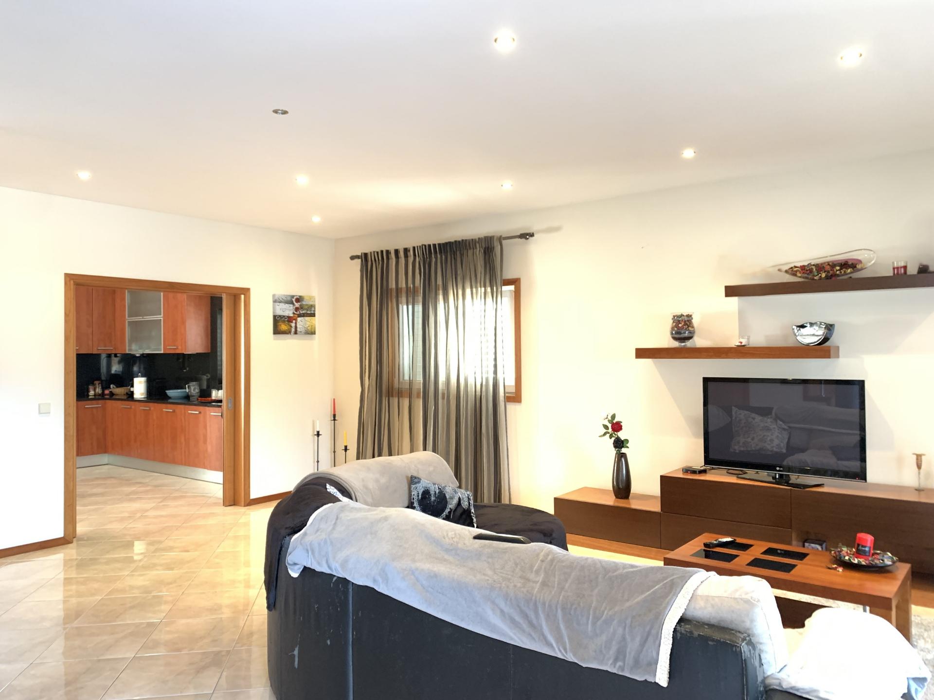 MORADIA T3+1 c/ Nova