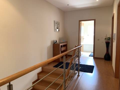 MORADIA T3+1 c/ Nova