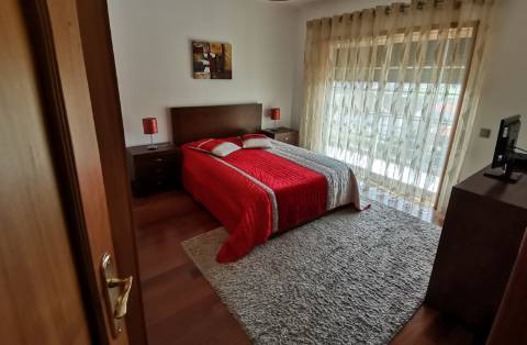 MORADIA T3+1 c/ Nova