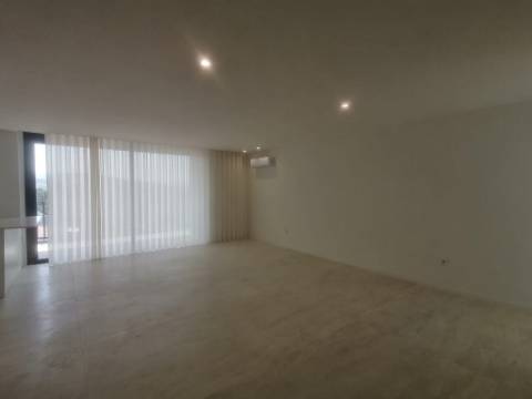 APARTAMENTO T3 NOVO - ALUGAR