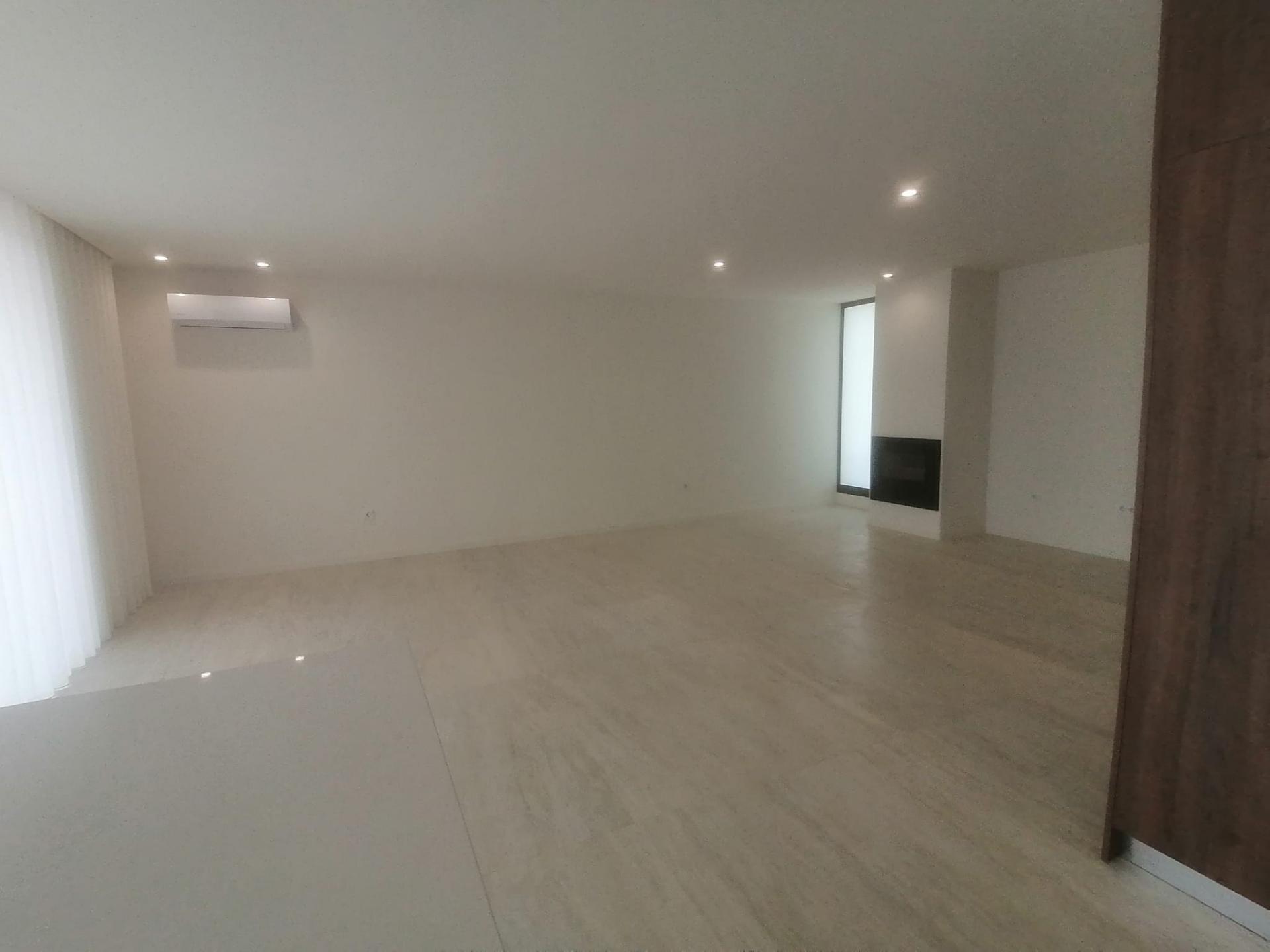 APARTAMENTO T3 NOVO - ALUGAR
