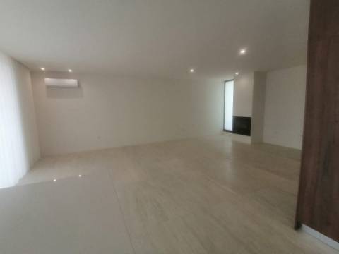 APARTAMENTO T3 NOVO - ALUGAR