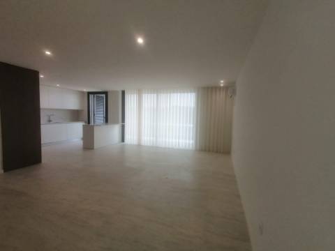 APARTAMENTO T3 NOVO - ALUGAR