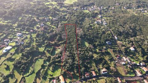 VENDE-SE TERRENO RÚSTICO EM SANTO ANTÓNIO, SÃO ROQUE DO PICO