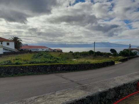 VENDE-SE TERRENO URBANO COM PROJETO DE CONSTRUÇÃO, FAJÃ DE SANTO AMARO, ILHA DE SÃO JORGE