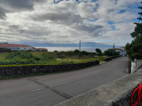 VENDE-SE TERRENO URBANO COM PROJETO DE CONSTRUÇÃO, FAJÃ DE SANTO AMARO, ILHA DE SÃO JORGE