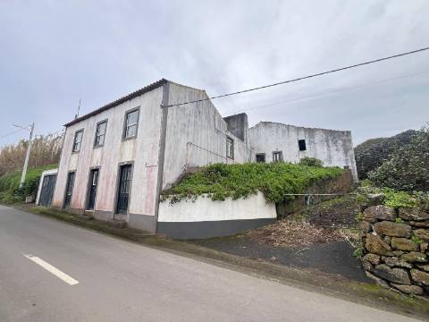 VENDE-SE MORADIA NA ILHA DA GRACIOSA