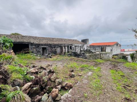 VENDE-SE MORADIA NA ILHA DA GRACIOSA