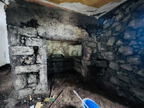 VENDE-SE MORADIA NA ILHA DA GRACIOSA