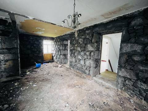 VENDE-SE MORADIA NA ILHA DA GRACIOSA