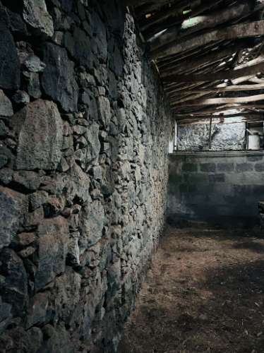 VENDE-SE MORADIA NA ILHA DA GRACIOSA