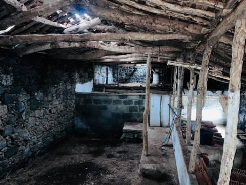 VENDE-SE MORADIA NA ILHA DA GRACIOSA