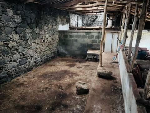 VENDE-SE MORADIA NA ILHA DA GRACIOSA