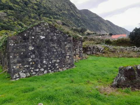 VENDE-SE TERRENO COM POSSIBILIDADE DE CONSTRUÇÃO NA FAJÃ DOS CUBRES