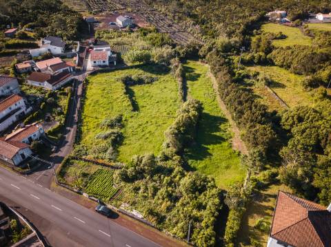 VENDE-SE TERRENO RÚSTICO NAS BANDEIRAS, MADALENA DO PICO