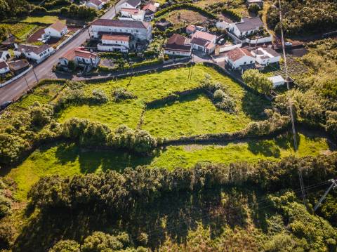 VENDE-SE TERRENO RÚSTICO NAS BANDEIRAS, MADALENA DO PICO