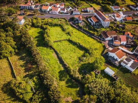 VENDE-SE TERRENO RÚSTICO NAS BANDEIRAS, MADALENA DO PICO