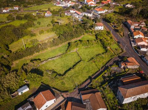 VENDE-SE TERRENO RÚSTICO NAS BANDEIRAS, MADALENA DO PICO