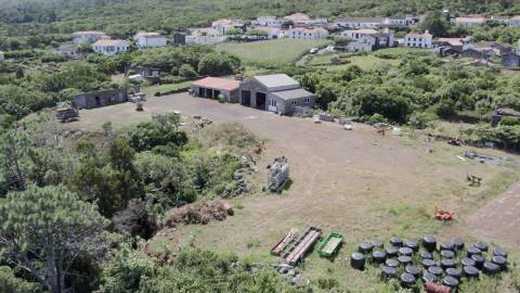 VENDE-SE QUINTA EM SÃO ROQUE DO PICO