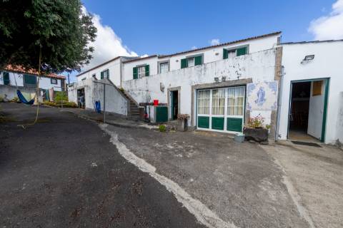 VENDE-SE QUINTA EM SÃO ROQUE DO PICO