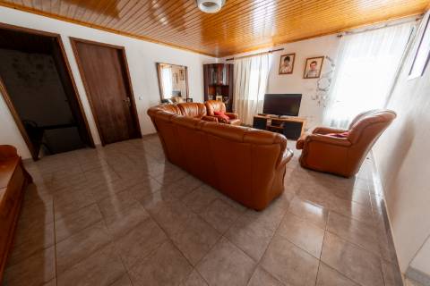 VENDE-SE QUINTA EM SÃO ROQUE DO PICO