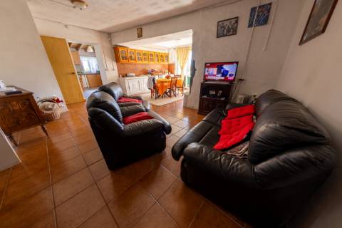 VENDE-SE QUINTA EM SÃO ROQUE DO PICO