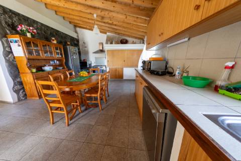 VENDE-SE QUINTA EM SÃO ROQUE DO PICO