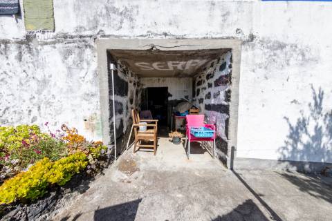 VENDE-SE QUINTA EM SÃO ROQUE DO PICO
