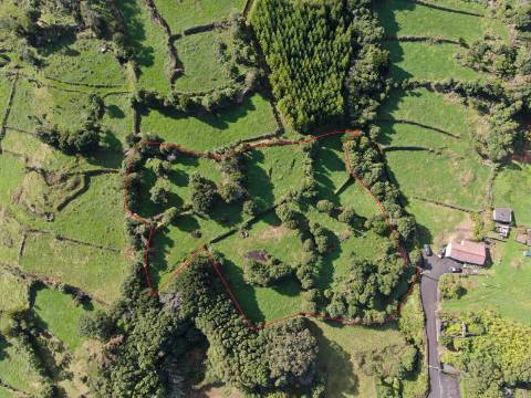 VENDE-SE TERRENO NA PRAINHA DO NORTE, SÃO ROQUE DO PICO